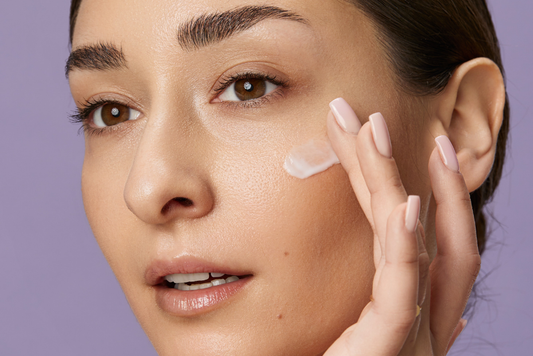 Acidul azelaic: ingredient esențial pentru uniformizarea tenului